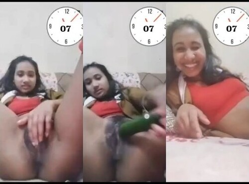 Horny Indian Mal Masturbating