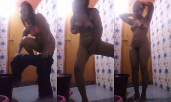 Horny Indian Bhabhi Shows and Fingering