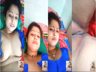 Super Hot Desi Bhabhi Shows Boobs and Pussy To Bf On VC