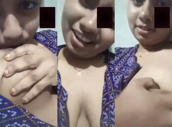 Sexy Indian Mal Paly With her Boobs