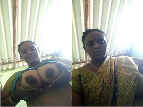Indian Bhabhi Shows her Boobs
