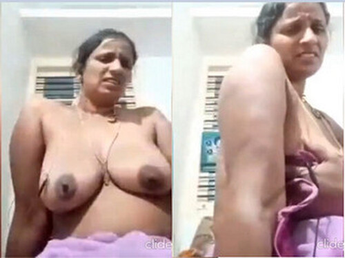 Indian Bhabhi Shows her Boobs On VC