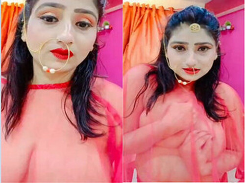 Crazy Indian Bhabhi Boobs Visible