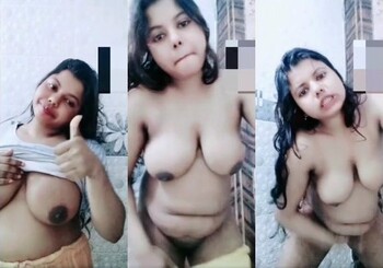 Super Horny Indian Mal Shows Big Boobs and Fingering