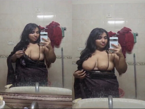 Sexy Indian Girl Shows Her Big Boobs