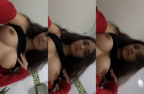 Indian Girl Shows her Boobs