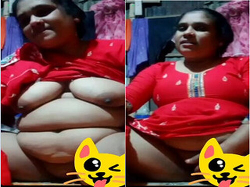 Horny Indian Bhabhi Shows Boobs and Pussy