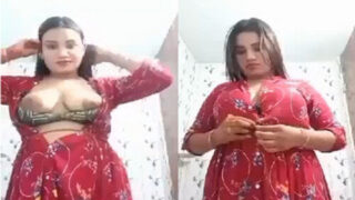 Sexy Bangladeshi Girl Showing