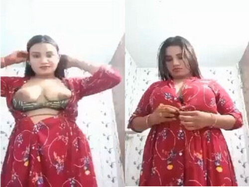 Sexy Bangladeshi Girl Showing