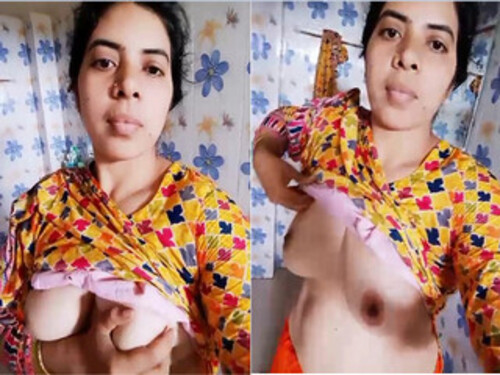Indian Bhabhi Play With Her Boobs