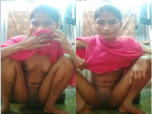 Indian Vlg Girl Shows Boobs and Pussy