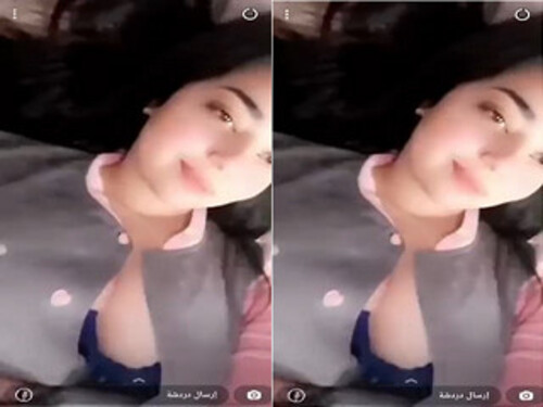 Sexy Paki Girl Shows Her Boobs