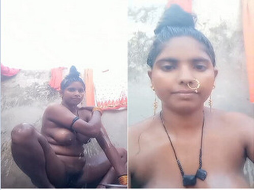 Indian Vlg Bhabhi Bathing