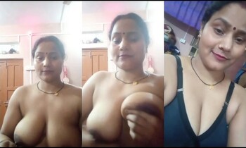 Sexy Indian Bhabhi Shows Her Big Boobs