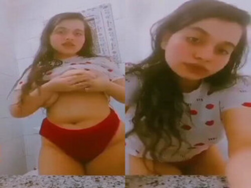 Cute Indian Girl Shows her Boobs