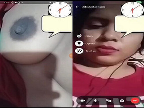 Sexy Indian girl Shows Boobs On VC