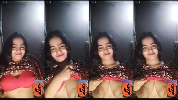 Sexy Indian Girl Shows Her Boobs On VC