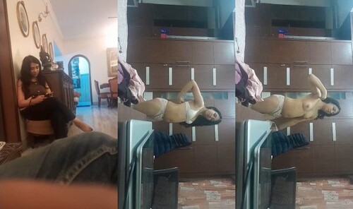Sexy Indian Mal Shows Boobs