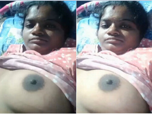 Indian Tamil Wife Shows Boobs