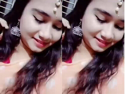 Cute Indian Girl Shows Boobs