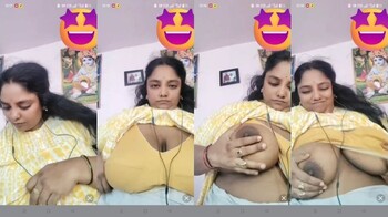 Horny Indian Bhabhi Show her Big Boobs