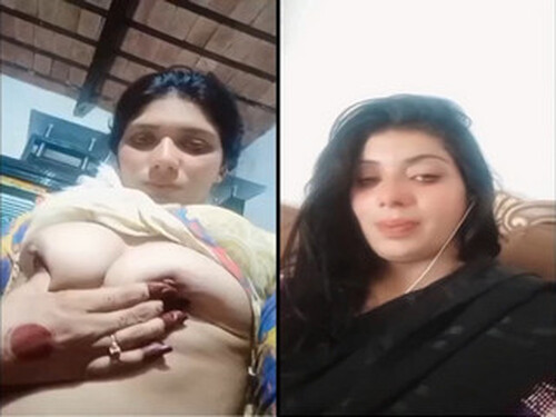 Sexy Paki Wife Shows her Boobs and Pussy