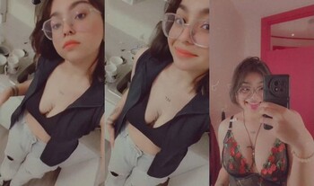 Sexy Indian mal Shows Her Boobs