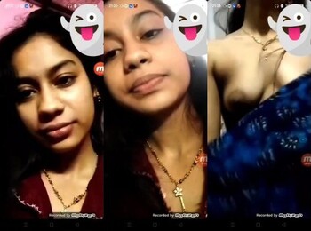 Hot Indian Mal Shows Boobs On VC