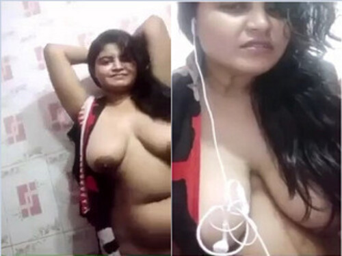 Sexy Bhabhi Shows her Nude Body For Lover