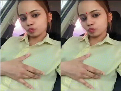 Horny Indian Girl Shows her Boobs Part 1 (Updates)