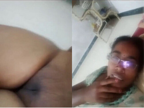 Indian Mallu Girl Shows Pussy