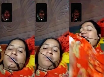 Indian Bhabhi Shows her Nude Body For Lover Part 1