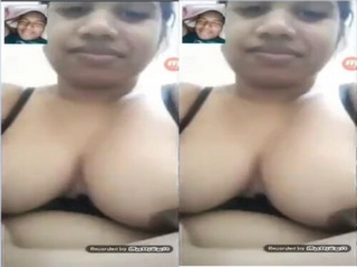 Cute Indian Bhabhi Shows Boobs