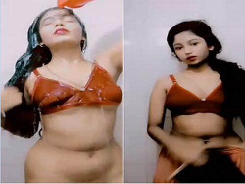 Cute Indian Mall Shows Boobs and Bathing Part 1