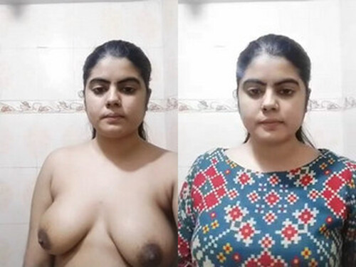 Sexy Punjabi Mall Shows Boobs