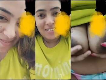 Cute Indian Girl Shows her Boobs