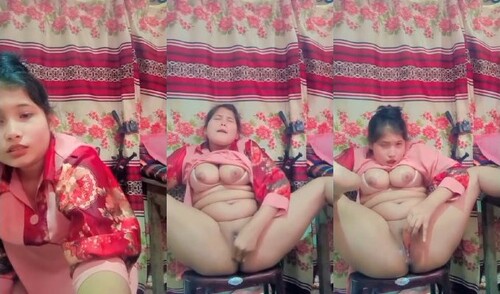 Horny Indian Mal Shows and Masturbating