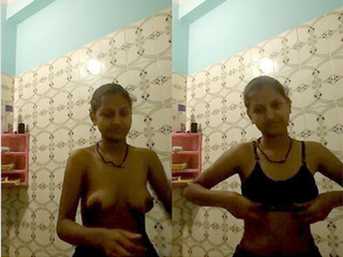 Indian Girl Showing Boobs