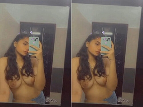 Sexy Indian girl Showing Boobs part 3